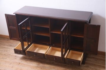 中古　北海道民芸家具　#138　落ち着いた色味のクラシカルなサイドボード(収納棚、戸棚)(1)