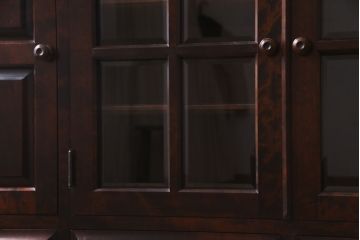 中古　北海道民芸家具　#138　落ち着いた色味のクラシカルなサイドボード(収納棚、戸棚)(1)