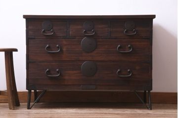 アンティーク家具　和製アンティーク　桐材　明治期の箪笥をリメイクした鉄脚リビングボード(ローボード、チェスト、引き出し、桐箪笥、桐たんす)