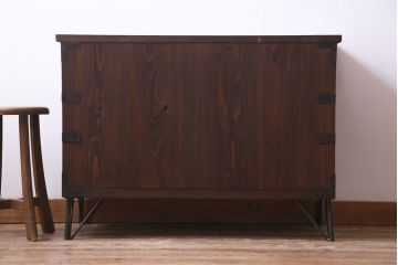 アンティーク家具　和製アンティーク　桐材　明治期の箪笥をリメイクした鉄脚リビングボード(ローボード、チェスト、引き出し、桐箪笥、桐たんす)