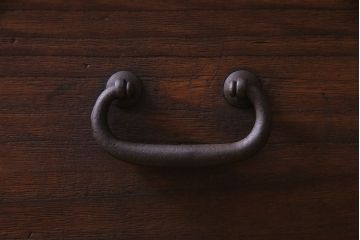 リメイク家具　桐材　素朴な佇まいの脚付き箪笥ローボード(チェスト、引き出し、桐箪笥、桐たんす)