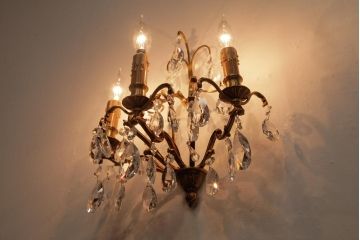 フランスビンテージ　ガラスドロップが煌めく壁掛けシャンデリア(3灯、照明、ウォールブラケット)(2)