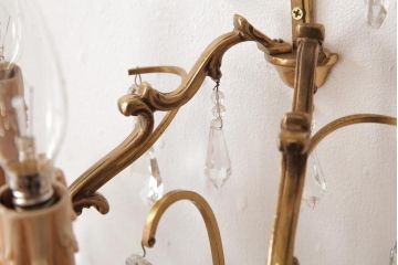 フランスビンテージ　ガラスドロップが煌めく壁掛けシャンデリア(3灯、照明、ウォールブラケット)(2)