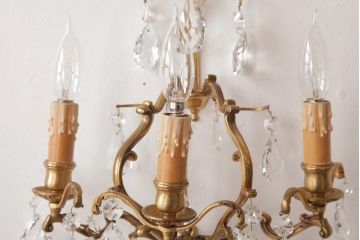 フランスビンテージ　ガラスドロップが煌めく壁掛けシャンデリア(3灯、照明、ウォールブラケット)(2)