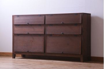 ラフジュ工房オリジナル　ラワンの古材をリメイクしたパタパタ扉の脚付き収納棚(サイドボード)