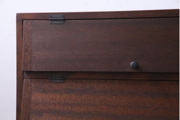 ラフジュ工房オリジナル　ラワンの古材をリメイクしたパタパタ扉の脚付き収納棚(サイドボード)