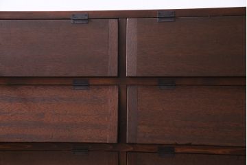 ラフジュ工房オリジナル　ラワンの古材をリメイクしたパタパタ扉の脚付き収納棚(サイドボード)