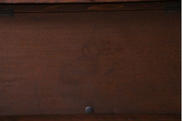 ラフジュ工房オリジナル　ラワンの古材をリメイクしたパタパタ扉の脚付き収納棚(サイドボード)