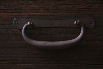 リメイク家具　明治期　渋い色味が魅力的な桐材製の箪笥ローボード(チェスト、引き出し、桐箪笥、桐たんす)