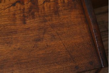 アンティーク家具　和製アンティーク　タモ材　玉杢が味のある雰囲気を漂わせる置き床(ローボード)