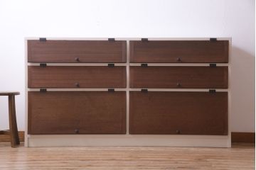 ラフジュ工房オリジナル　コントラストが可愛らしいパタパタ扉のペイント収納棚(戸棚、下駄箱、キャビネット)