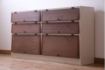 ラフジュ工房オリジナル　コントラストが可愛らしいパタパタ扉のペイント収納棚(戸棚、下駄箱、キャビネット)
