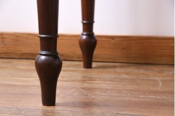 アンティーク家具　フランスアンティーク　マホガニー無垢材一枚板使用　優雅なデザインのカフェテーブル(ダイニングテーブル)