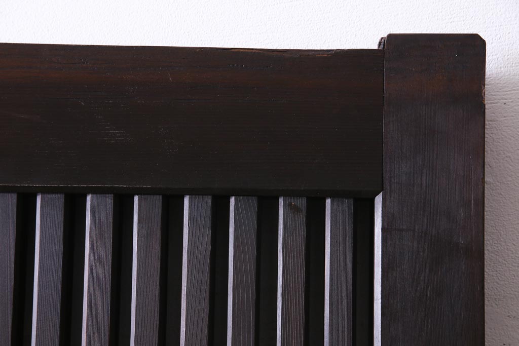 和製アンティーク　大正昭和初期　ヒノキ材の木肌と格子が上品な雰囲気を醸し出す蔵戸(建具、引き戸、玄関戸)