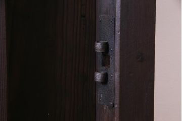 和製アンティーク　大正昭和初期　ヒノキ材の木肌と格子が上品な雰囲気を醸し出す蔵戸(建具、引き戸、玄関戸)