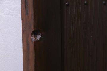 和製アンティーク　大正昭和初期　ヒノキ材の木肌と格子が上品な雰囲気を醸し出す蔵戸(建具、引き戸、玄関戸)
