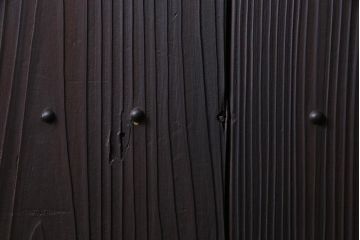 和製アンティーク　大正昭和初期　ヒノキ材の木肌と格子が上品な雰囲気を醸し出す蔵戸(建具、引き戸、玄関戸)