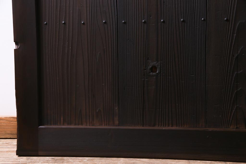 和製アンティーク　大正昭和初期　ヒノキ材の木肌と格子が上品な雰囲気を醸し出す蔵戸(建具、引き戸、玄関戸)