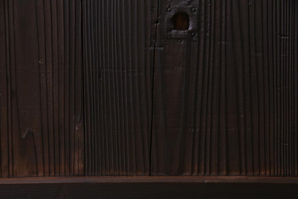 和製アンティーク　大正昭和初期　ヒノキ材の木肌と格子が上品な雰囲気を醸し出す蔵戸(建具、引き戸、玄関戸)