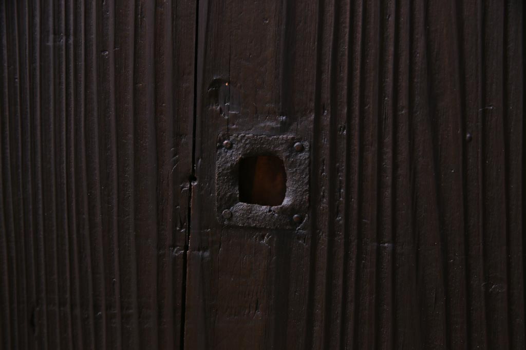 和製アンティーク　大正昭和初期　ヒノキ材の木肌と格子が上品な雰囲気を醸し出す蔵戸(建具、引き戸、玄関戸)