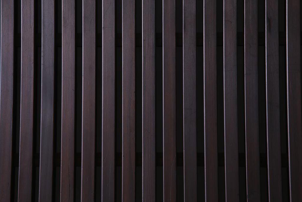 和製アンティーク　大正昭和初期　ヒノキ材の木肌と格子が上品な雰囲気を醸し出す蔵戸(建具、引き戸、玄関戸)