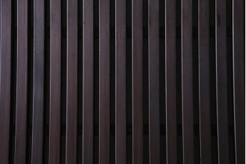 和製アンティーク　大正昭和初期　ヒノキ材の木肌と格子が上品な雰囲気を醸し出す蔵戸(建具、引き戸、玄関戸)