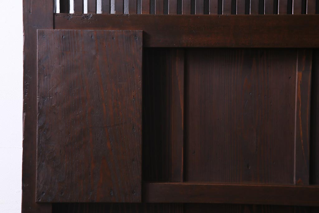 和製アンティーク　大正昭和初期　ヒノキ材の木肌と格子が上品な雰囲気を醸し出す蔵戸(建具、引き戸、玄関戸)