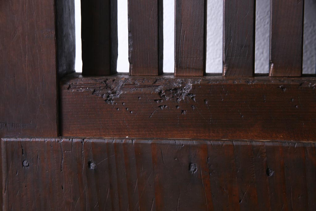 和製アンティーク　大正昭和初期　ヒノキ材の木肌と格子が上品な雰囲気を醸し出す蔵戸(建具、引き戸、玄関戸)