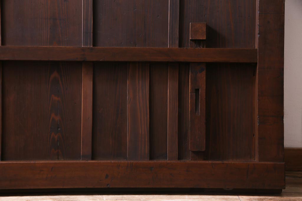 和製アンティーク　大正昭和初期　ヒノキ材の木肌と格子が上品な雰囲気を醸し出す蔵戸(建具、引き戸、玄関戸)