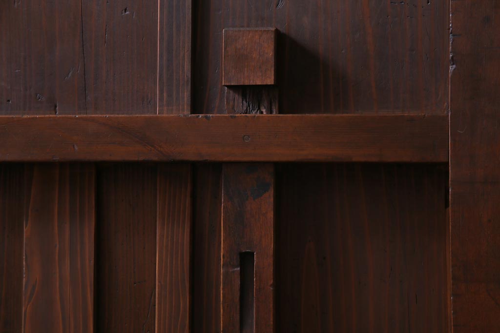 和製アンティーク　大正昭和初期　ヒノキ材の木肌と格子が上品な雰囲気を醸し出す蔵戸(建具、引き戸、玄関戸)