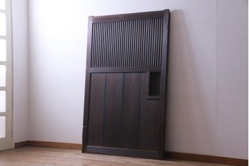 和製アンティーク　大正昭和初期　ヒノキ材の木肌と格子が上品な雰囲気を醸し出す蔵戸(建具、引き戸、玄関戸)