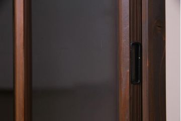 リメイク家具　ダイヤガラス入り　古い建具を使ったレトロな雰囲気あふれるガラス戸棚(収納棚、サイドボード)