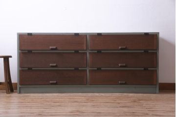 リメイク家具　ペイント　レトロスタイルのアクセントにおすすめなパタパタ扉の収納棚(戸棚、リビングボード)