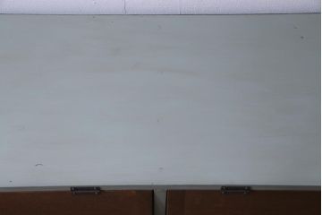 リメイク家具　ペイント　レトロスタイルのアクセントにおすすめなパタパタ扉の収納棚(戸棚、リビングボード)