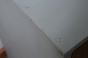 リメイク家具　ペイント　レトロスタイルのアクセントにおすすめなパタパタ扉の収納棚(戸棚、リビングボード)
