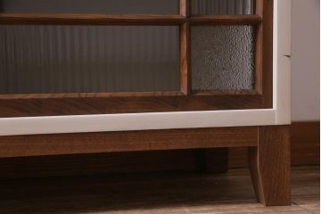ペイント家具　古建具リメイク　モールガラス・ダイヤガラス　優しげであたたかみ感じる収納棚(ガラス戸棚、サイドボード)
