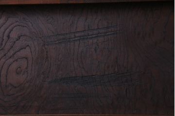 和製アンティーク　明治期　欅一枚板　漆塗りが上品な印象与える蔵戸(建具、引き戸、玄関戸)