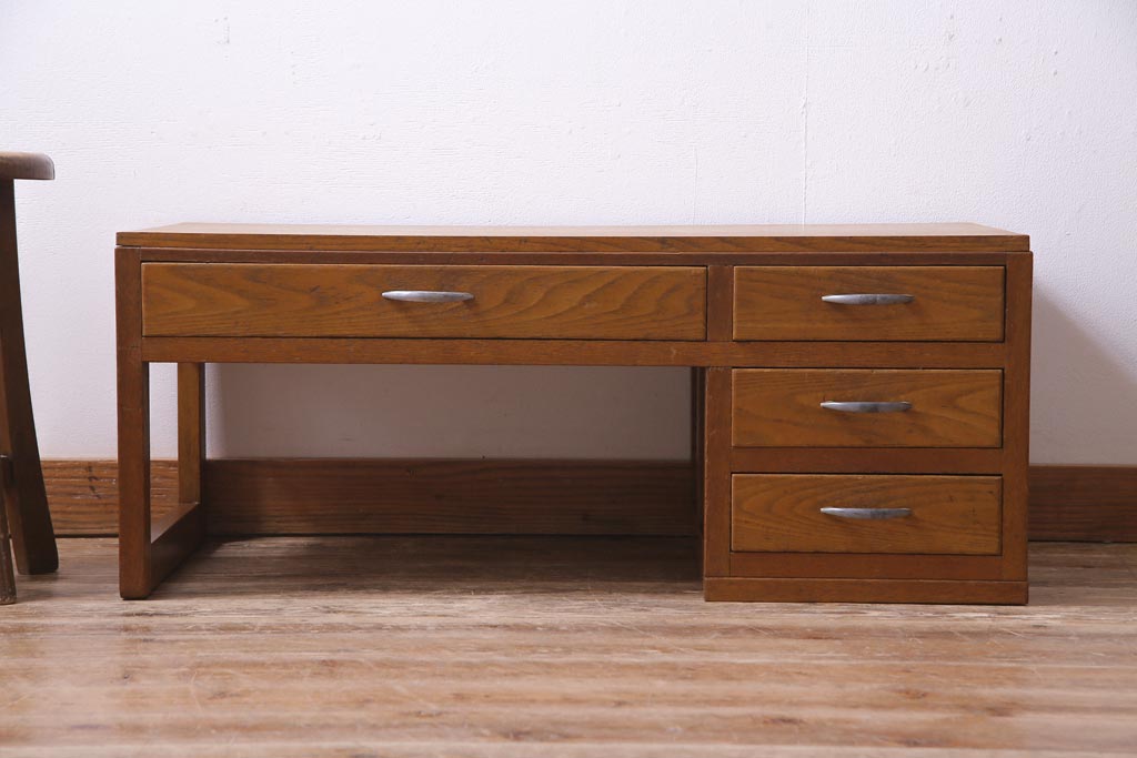 レトロ家具　昭和レトロ　栓材　温もり溢れる明るい色味の文机(片袖机)