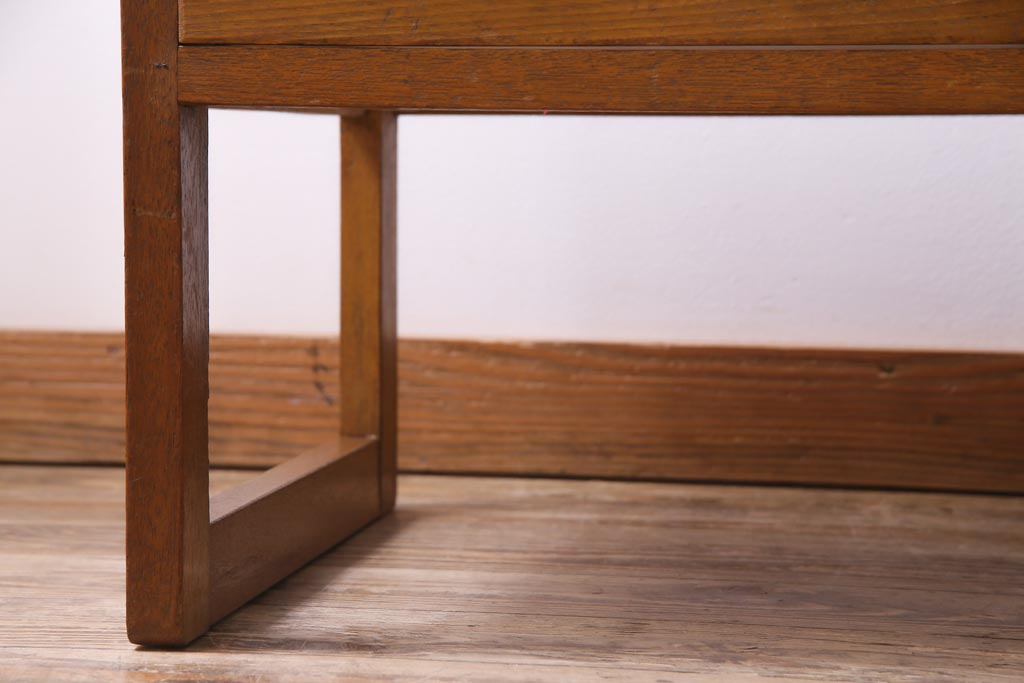 レトロ家具　昭和レトロ　栓材　温もり溢れる明るい色味の文机(片袖机)