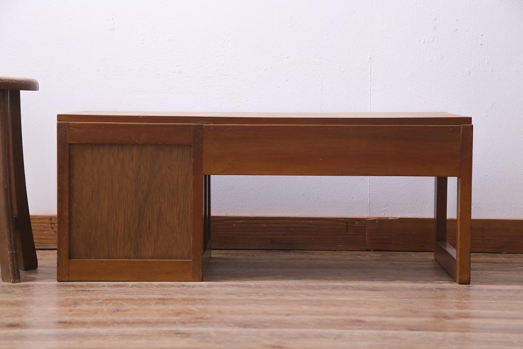 レトロ家具　昭和レトロ　栓材　温もり溢れる明るい色味の文机(片袖机)