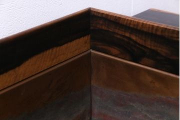 アンティーク雑貨　和製アンティーク　黒柿の無垢材を贅沢に使用した高級感漂う長火鉢(木製火鉢)
