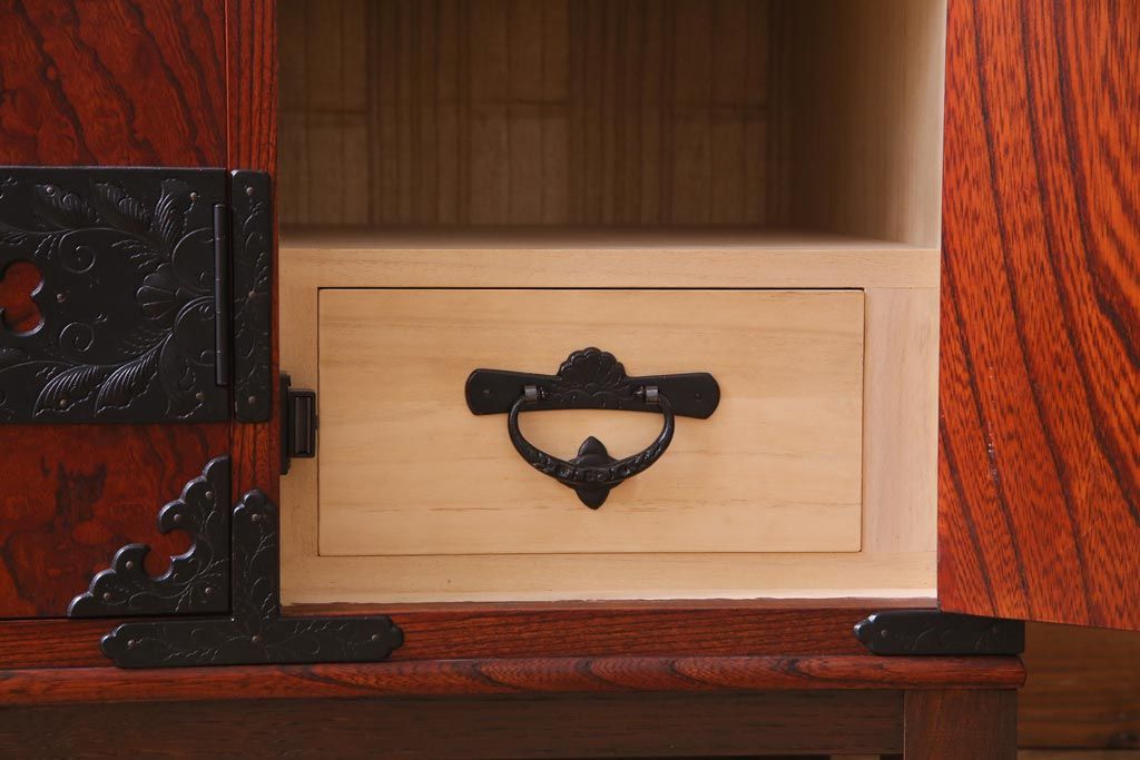 アンティーク家具　当店リメイク　岩谷堂箪笥　収納棚として使える2way脚付サイドボード(衣装箪笥、和タンス)