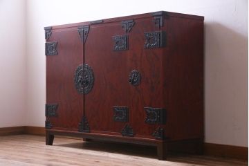 アンティーク家具　当店リメイク　岩谷堂箪笥　収納棚として使える2way脚付サイドボード(衣装箪笥、和タンス)