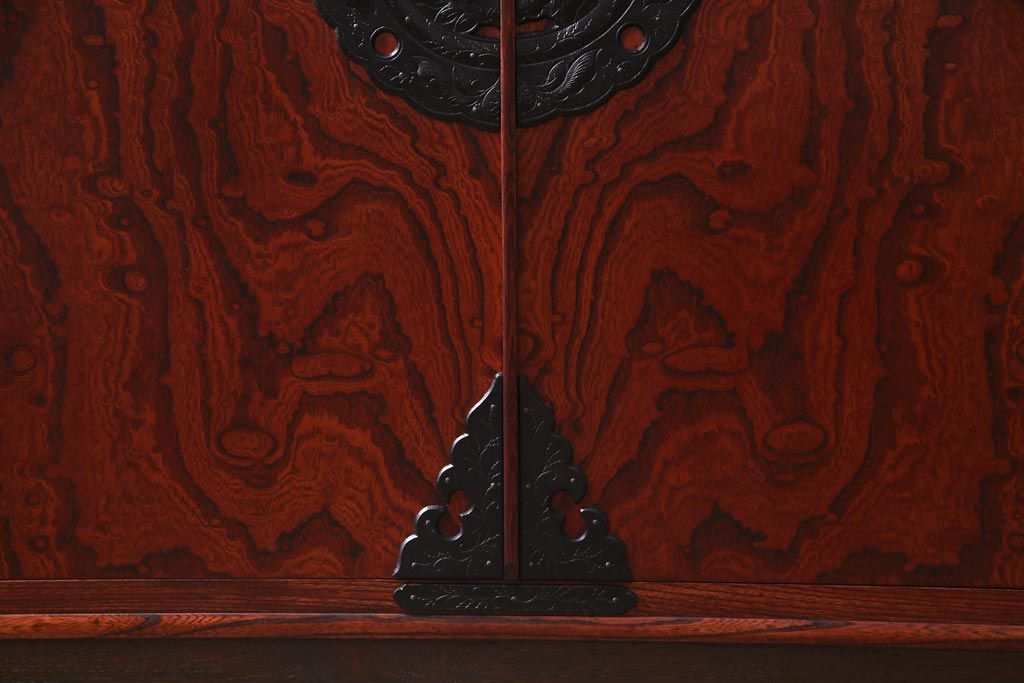 アンティーク家具　当店リメイク　岩谷堂箪笥　収納棚として使える2way脚付サイドボード(衣装箪笥、和タンス)