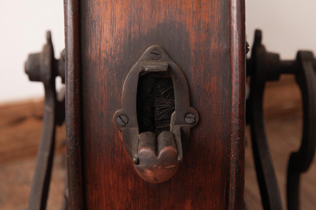 アンティーク雑貨 イギリスアンティーク HARRODS 手回し式 ナイフクリーナー・シャープナー(包丁研ぎ機、ディスプレイ)