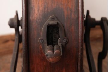 アンティーク雑貨 イギリスアンティーク HARRODS 手回し式 ナイフクリーナー・シャープナー(包丁研ぎ機、ディスプレイ)