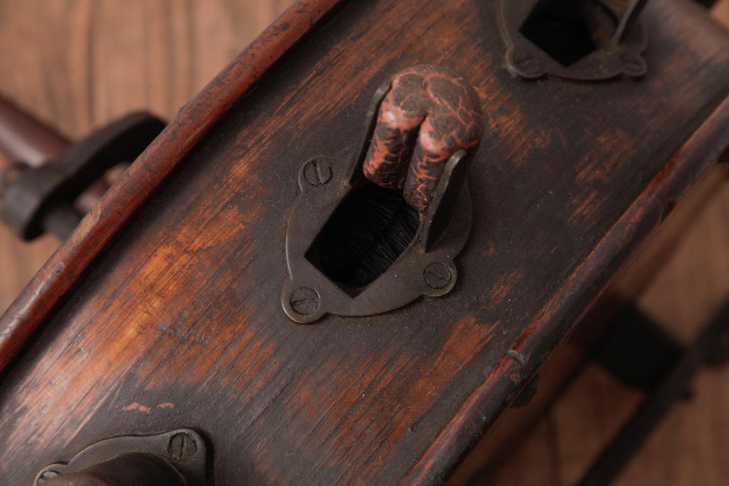 アンティーク雑貨 イギリスアンティーク HARRODS 手回し式 ナイフクリーナー・シャープナー(包丁研ぎ機、ディスプレイ)