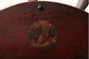 アンティーク雑貨 イギリスアンティーク HARRODS 手回し式 ナイフクリーナー・シャープナー(包丁研ぎ機、ディスプレイ)