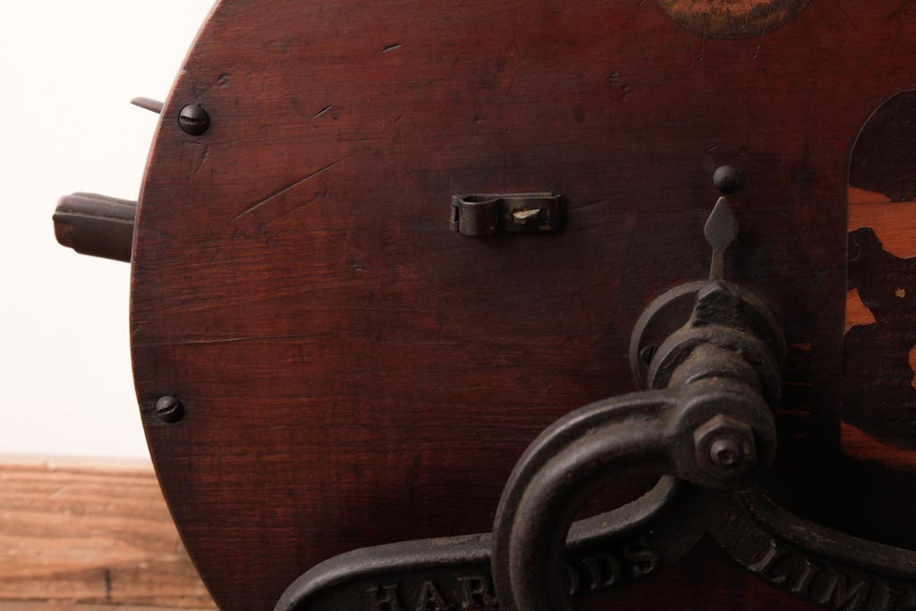 アンティーク雑貨 イギリスアンティーク HARRODS 手回し式 ナイフクリーナー・シャープナー(包丁研ぎ機、ディスプレイ)