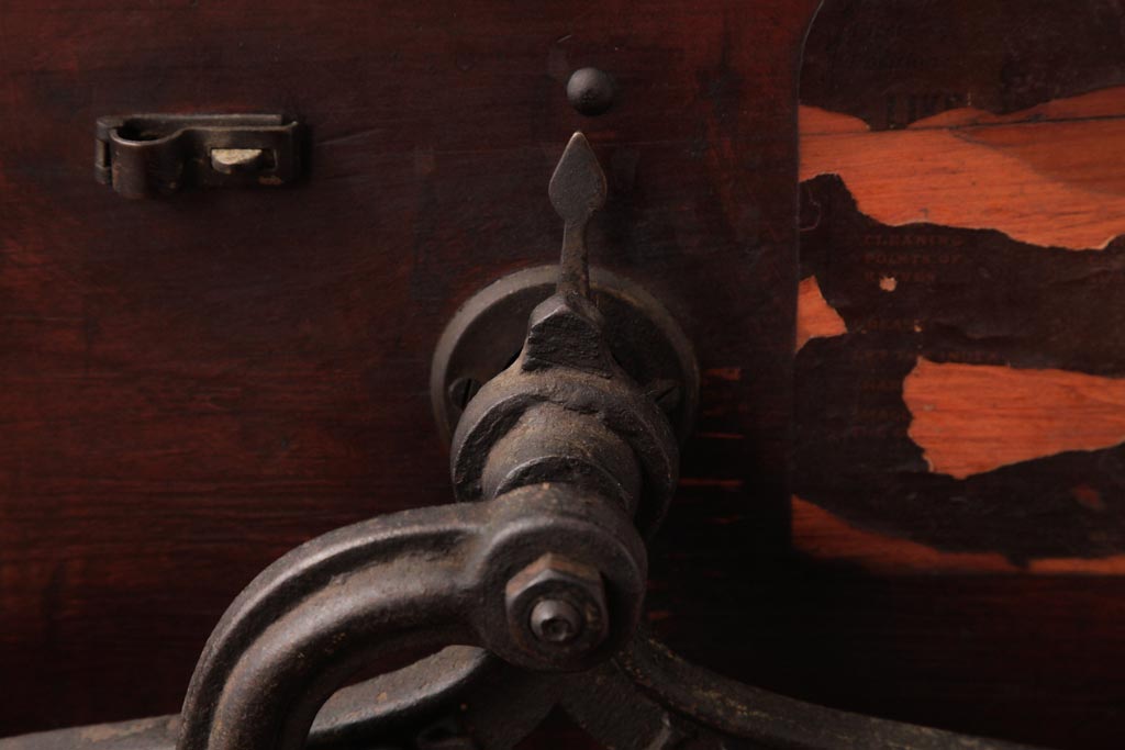 アンティーク雑貨 イギリスアンティーク HARRODS 手回し式 ナイフクリーナー・シャープナー(包丁研ぎ機、ディスプレイ)